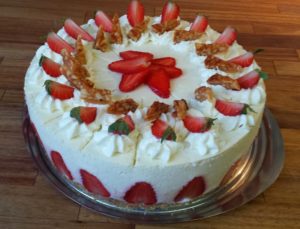 Erdbeer-Vanillemouse Torte